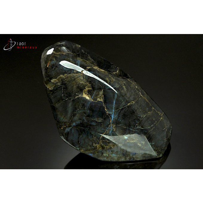 labradorite-forme-libre-polie-madagascar