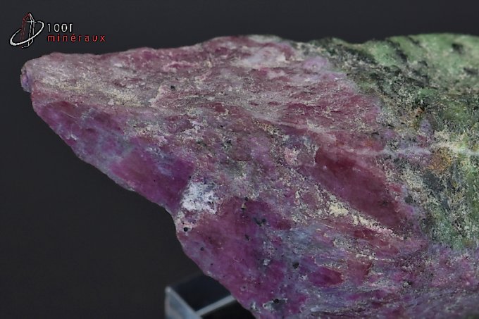 rubis-zoisite-mineraux-cristaux