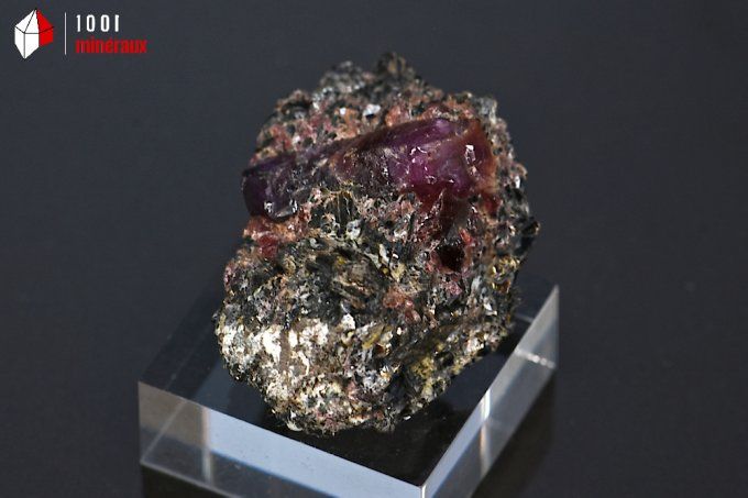 rubis_corindon_mineraux_cristaux