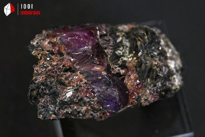 rubis_corindon_mineraux_cristaux