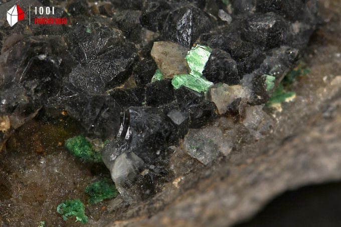 quartz_morion_torbernite_mineraux_cristaux