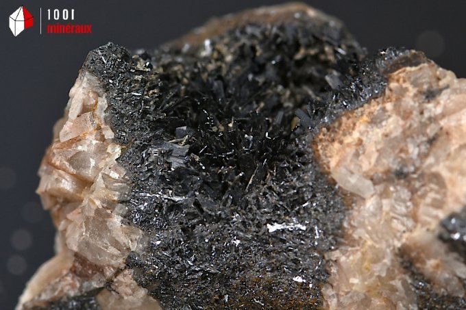 pyrolusite_mineraux_cristaux