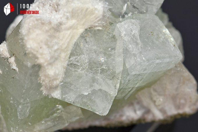 apophyllite_mordenite_mineraux_cristaux