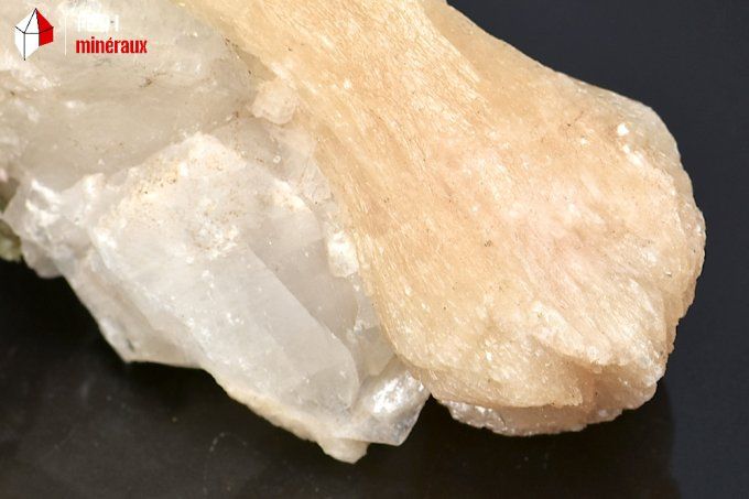 stilbite_apophyllite_mineraux_cristaux