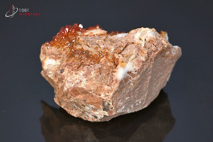 cristaux de vanadinite sur roche