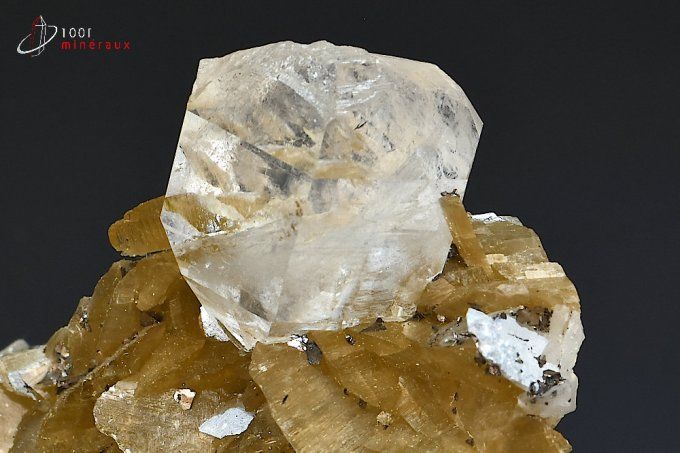 cristal de roche sur des cristaux translucides de siderite