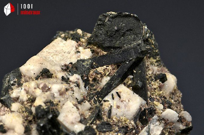 aegirine_orthose_mineraux_cristaux