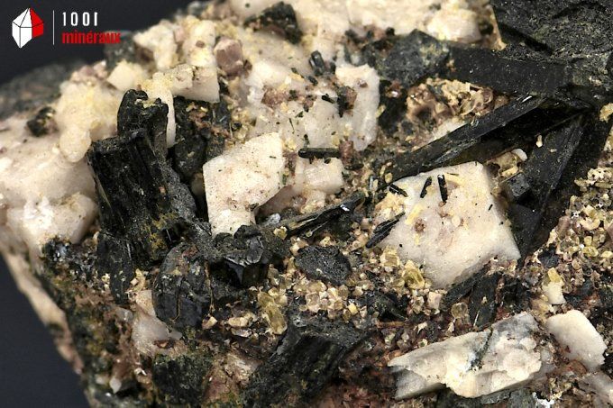 aegirine_orthose_mineraux_cristaux