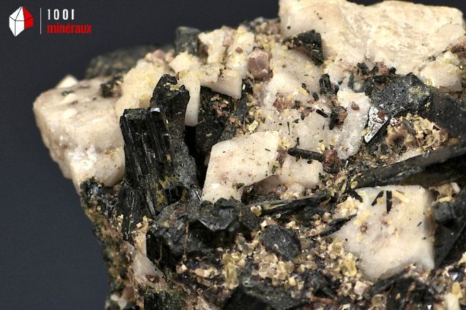 aegirine_orthose_mineraux_cristaux