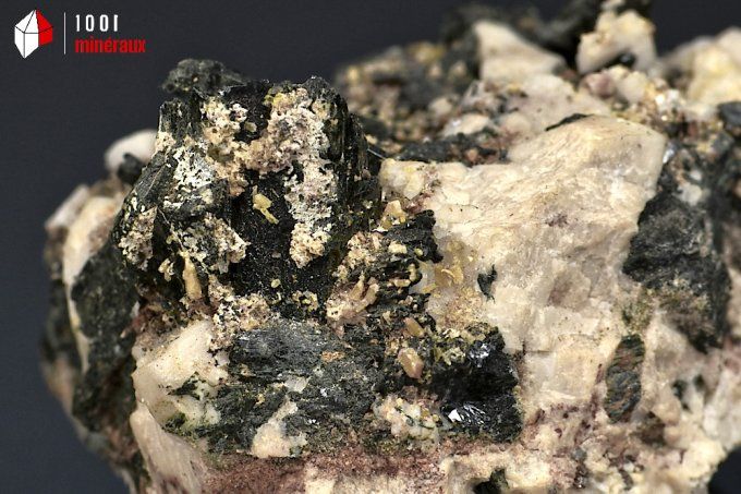 aegirine_orthose_mineraux_cristaux