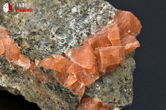 chabazite_calcium_mineraux_cristaux