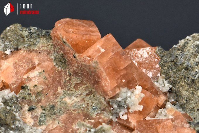 chabazite_calcium_mineraux_cristaux