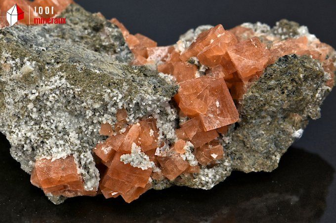 chabazite_calcium_mineraux_cristaux