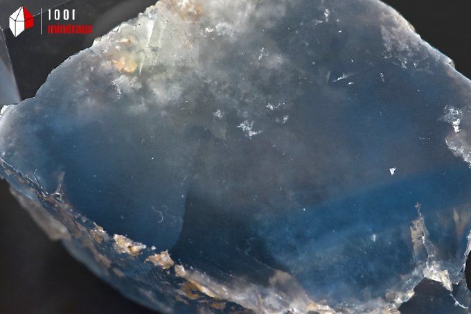 cristal de fluorine bleue translucide