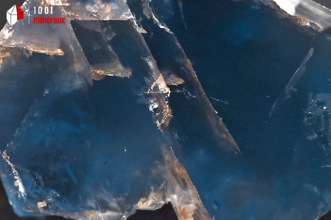 cristal de fluorine bleue translucide