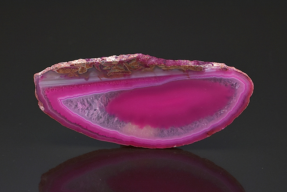 Agate en tranche teintée rose Agate en tranche teintée rose