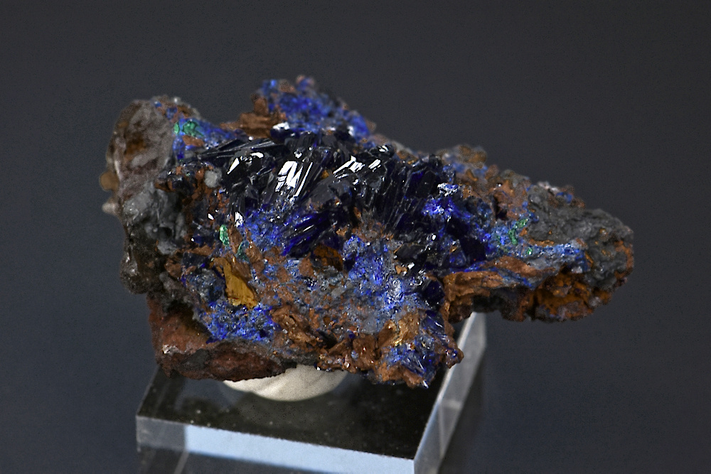 Cistaux d'Azurite sur roche Cistaux d'Azurite sur roche