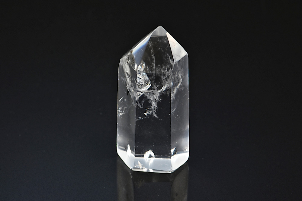 Pointe polie de Cristal de roche Pointe polie de Cristal de roche