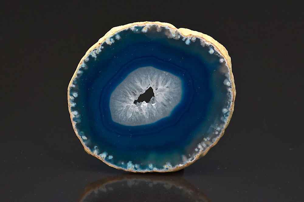 Agate en tranche teintée bleue Agate en tranche teintée bleue