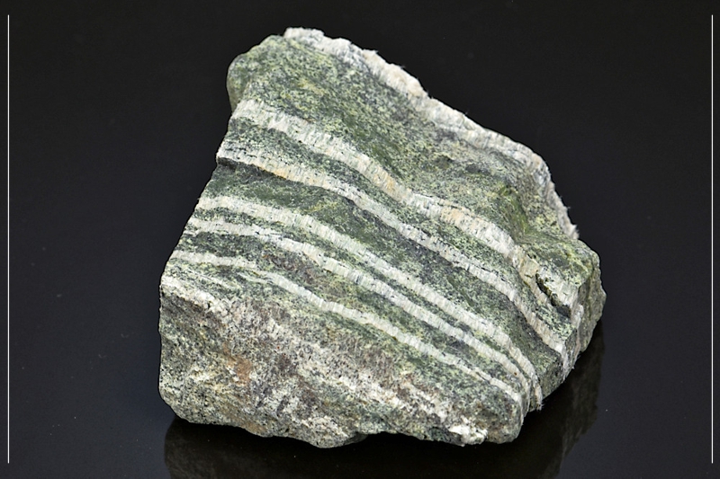 Grand bloc de Serpentine brute Grand bloc de Serpentine brute