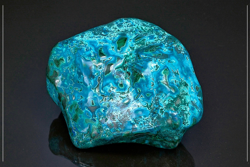 Chrysocolle sur Malachite forme libre Chrysocolle sur Malachite forme libre
